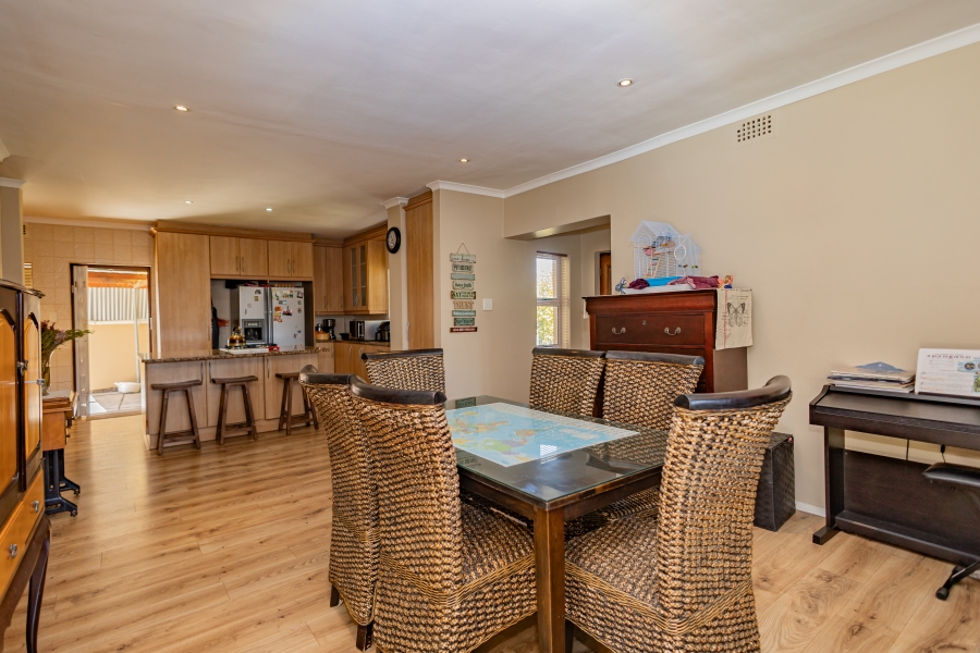 4 Bedroom Property for Sale in Kenridge Western Cape